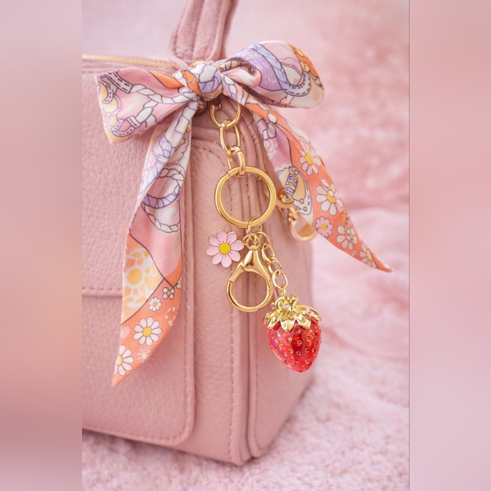 Cute Strawberry & Daisy Bag Charm Keychain – Gold Tone | Color Choice